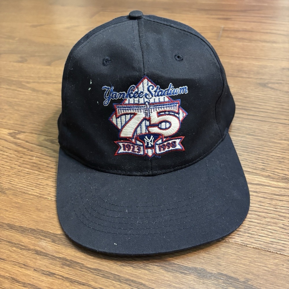 Vintage New York Yankees SnapBack Hat 90s Embroidered Stadium Navy Blue NYC